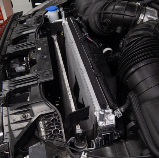 Radiador de Aluminio Performance Mishimoto para Mustang V8 2.3L 2024+